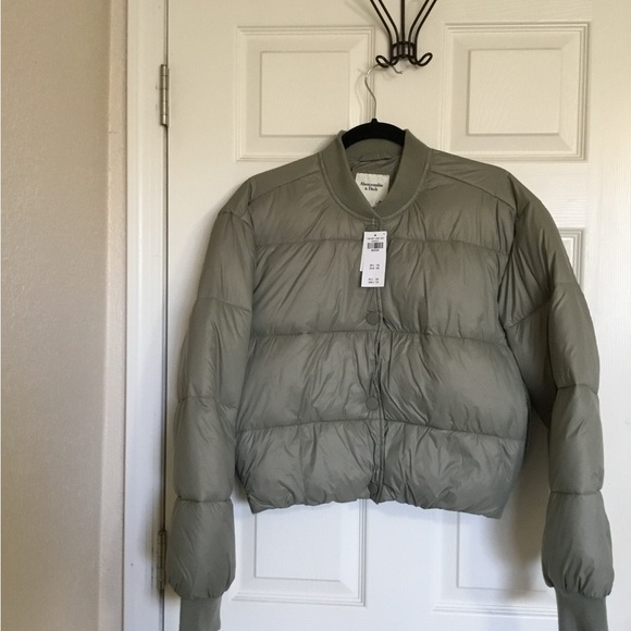 Abercrombie and Fitch Between Season in light green size Medium NWT $140 - Picture 2 of 11